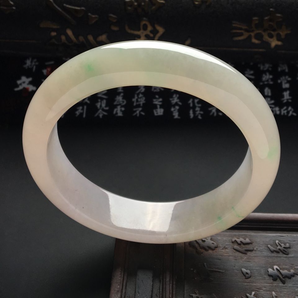 糯冰种淡晴水手镯（58.8mm）