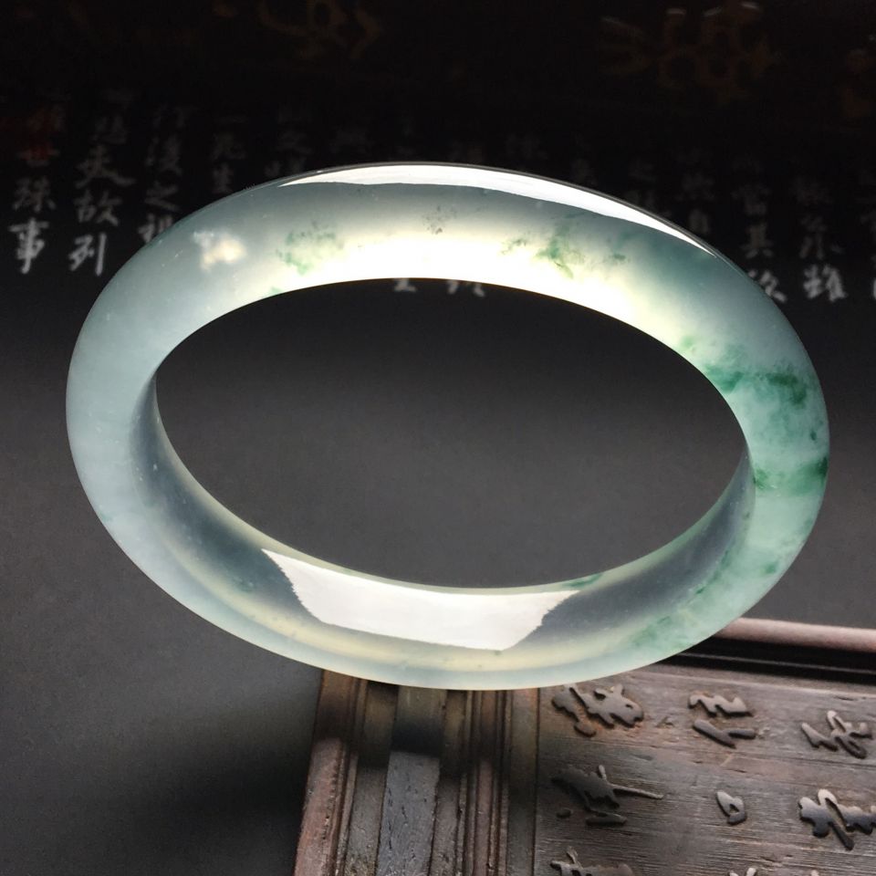 冰种飘花贵妃镯（55.8mm-48.2mm）