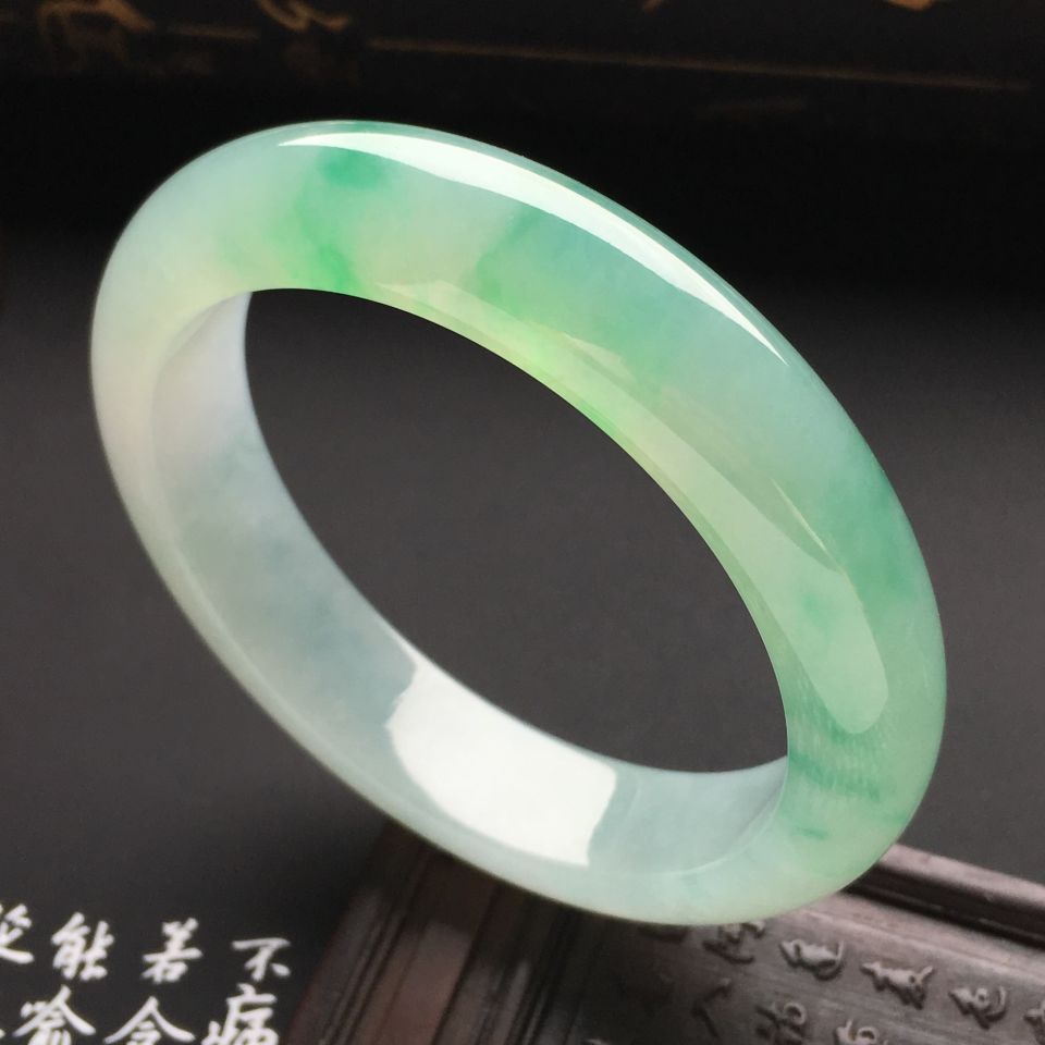 糯冰种飘绿花手镯（57.2mm）