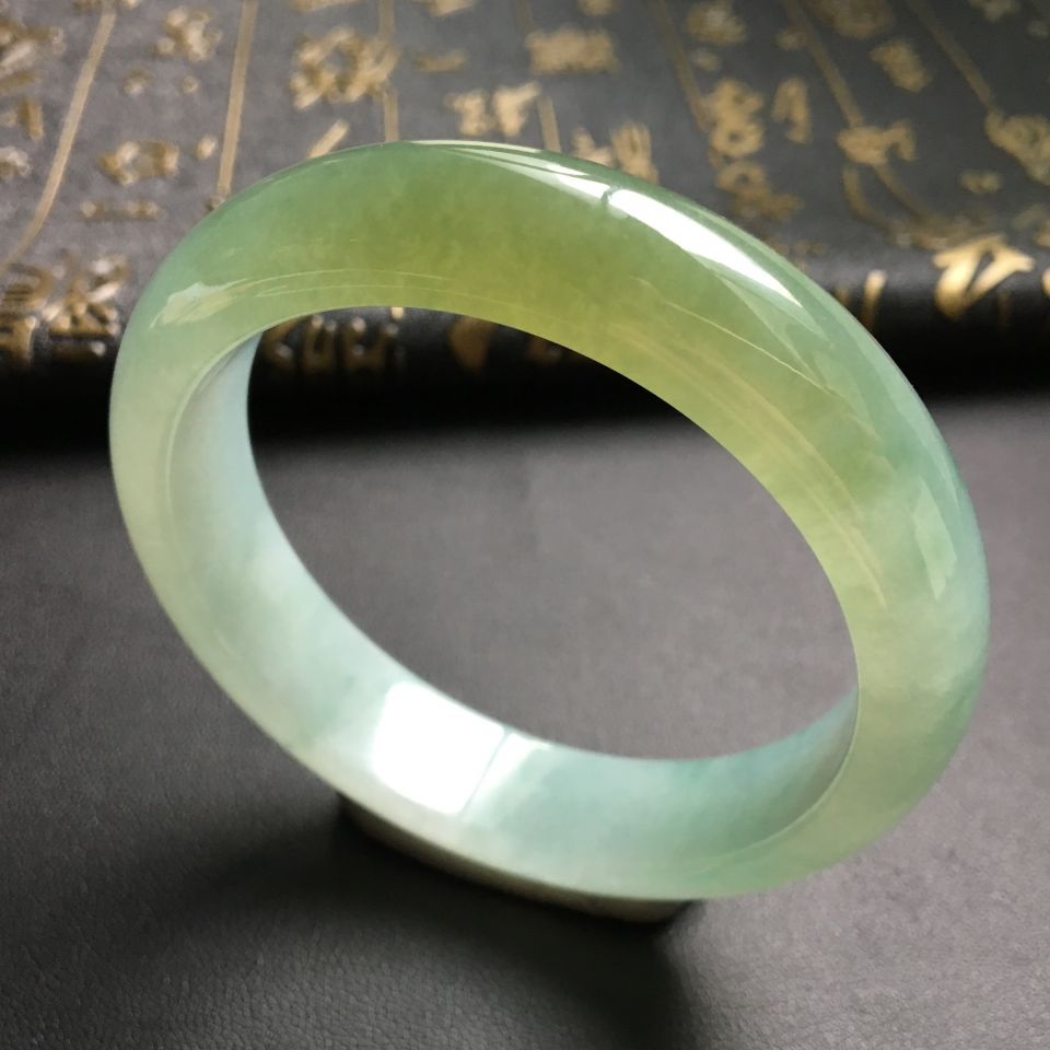 糯冰种褐黄翡略带飘花手镯(55.5mm)