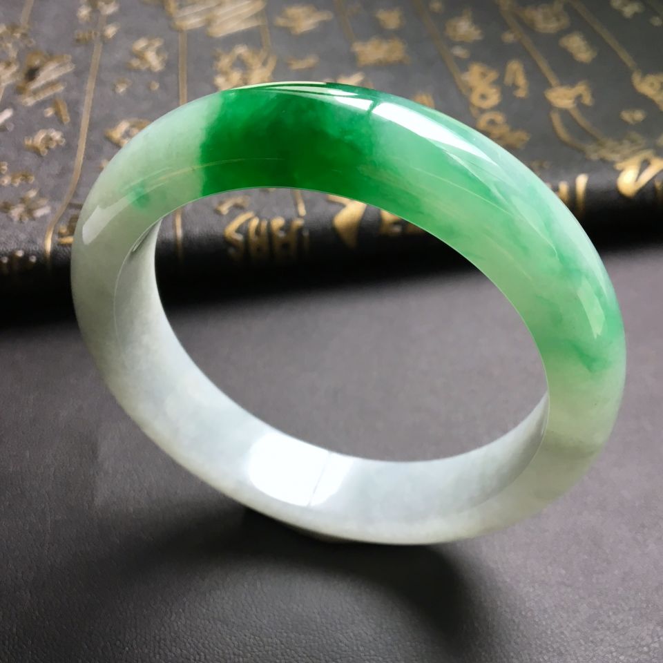 糯冰种飘阳绿手镯(59mm)