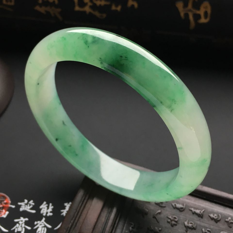 糯冰种飘绿花手镯（57.2mm）