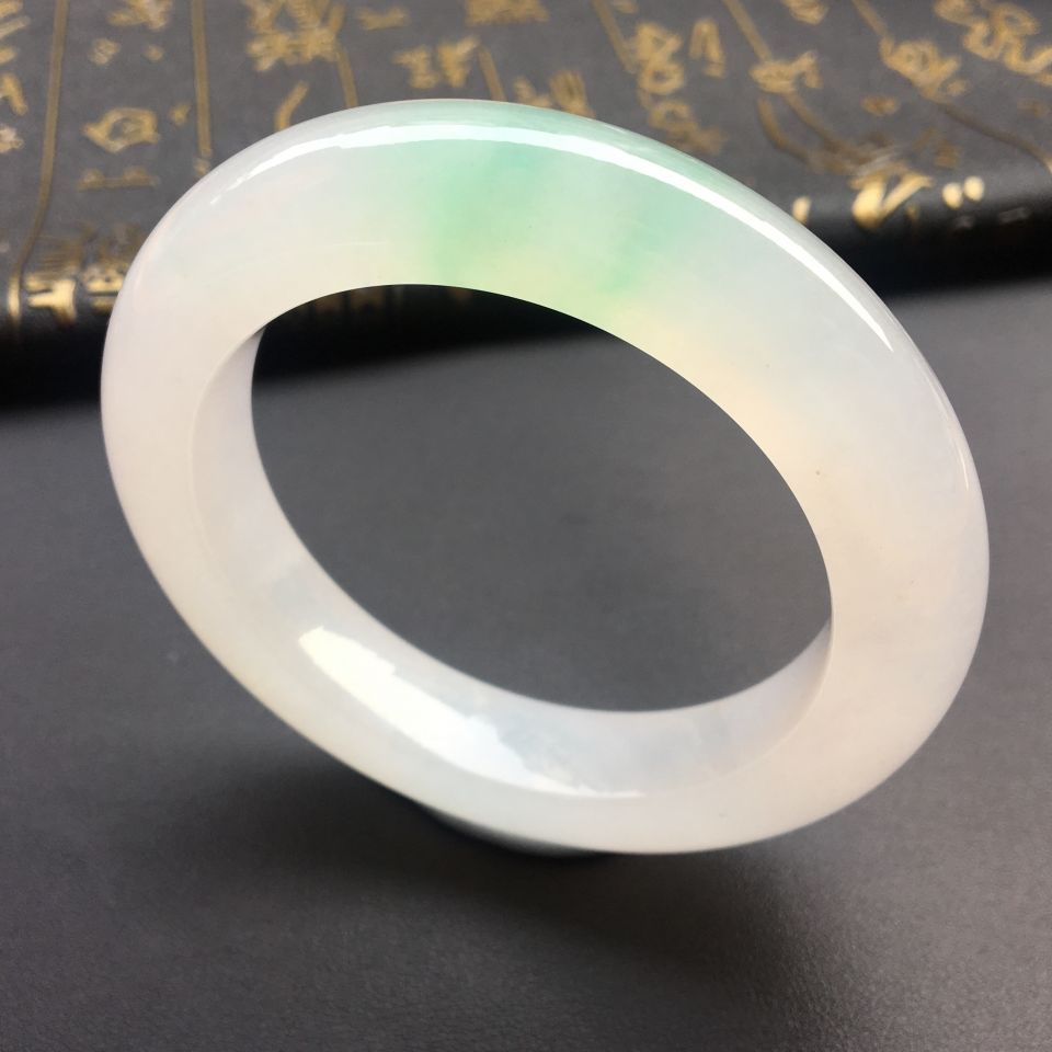 糯冰种略飘绿花手镯(56.6mm)