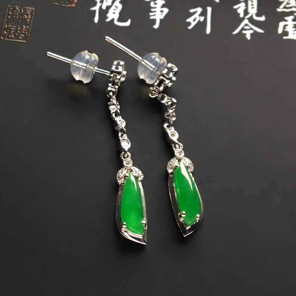 镶白金钻石冰种翠色耳坠