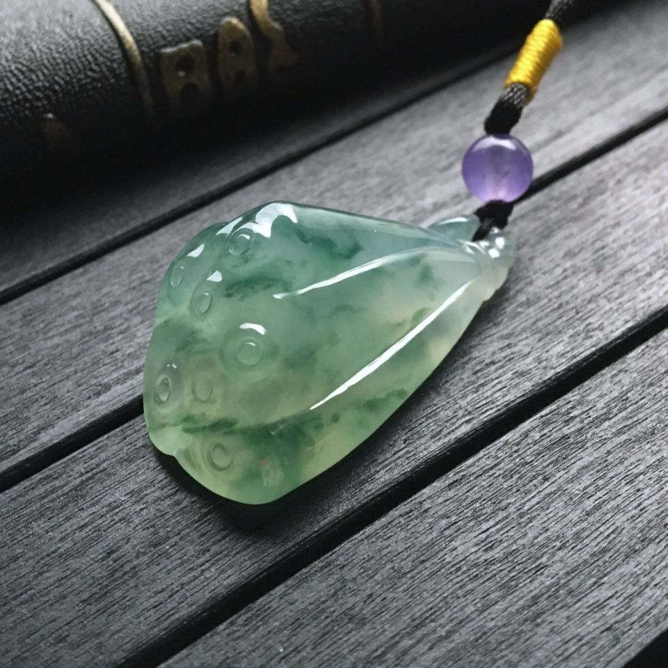 冰种飘花莲蓬挂件