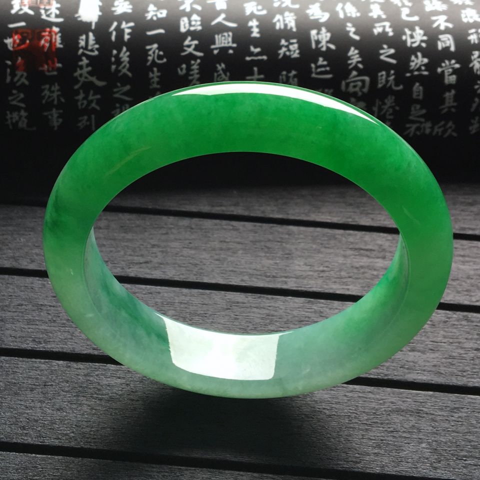 糯冰种翠色手镯（56.7mm）