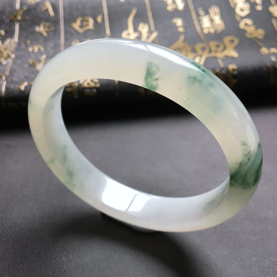 糯冰种飘花贵妃镯(56.8mm-51.8mm)