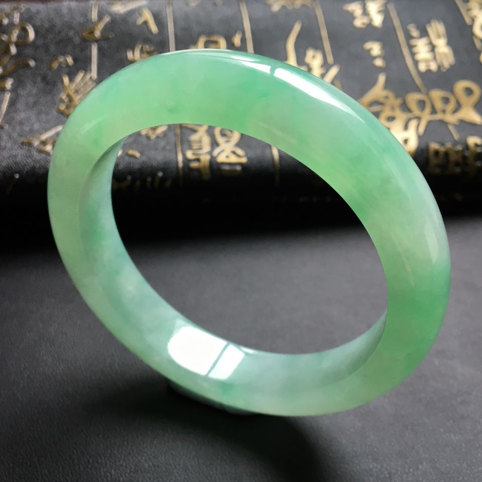 糯冰种晴水略飘翠手镯(56.8mm)