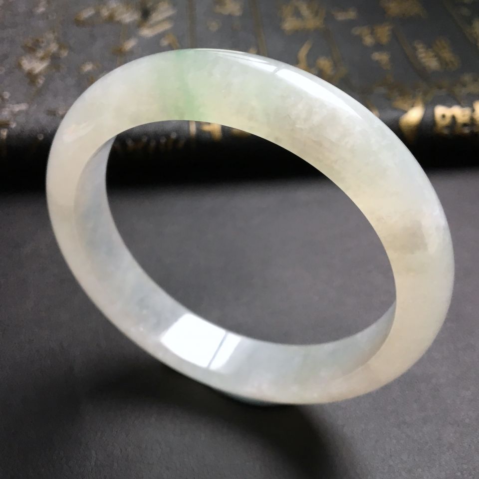 糯冰种略飘花手镯(57.4mm)