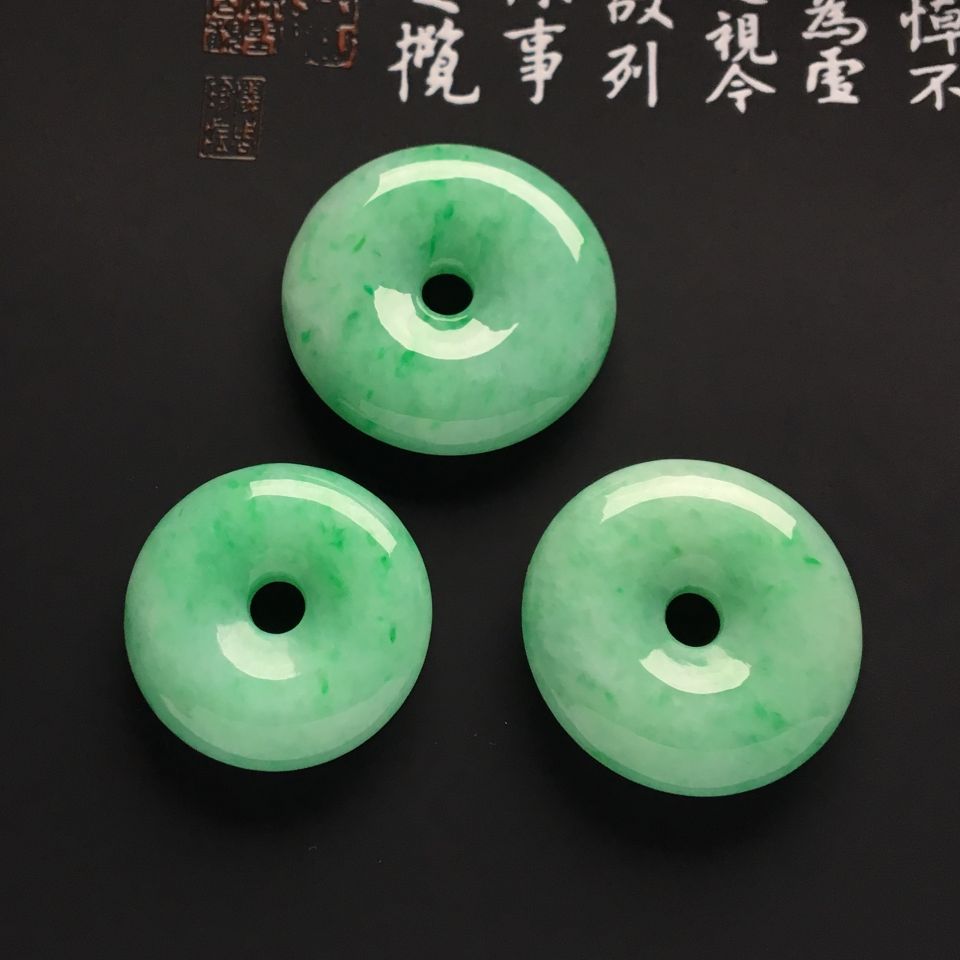 糯冰种飘翠平安扣挂件一批走