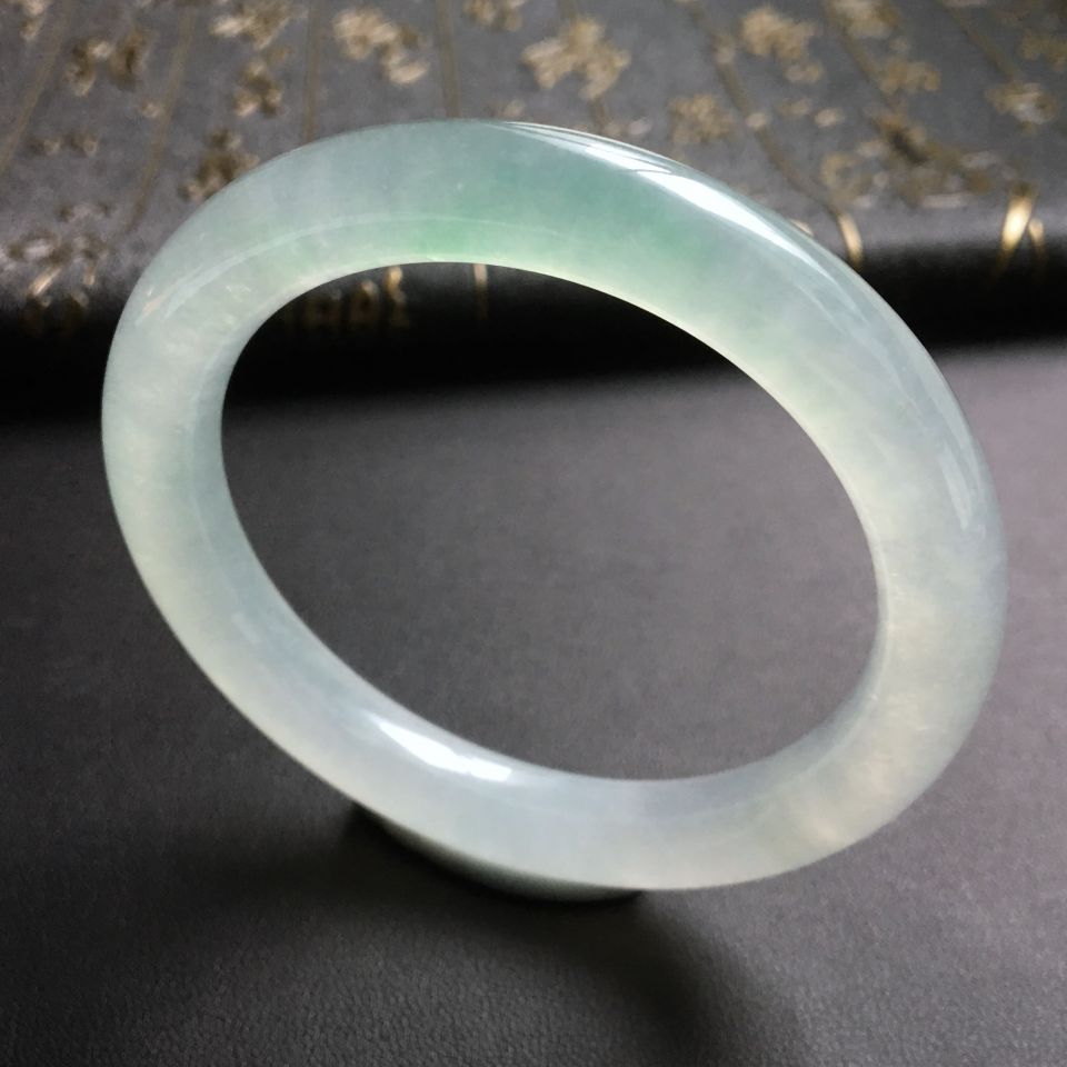 冰种略绿花圆条手镯(55.6mm)