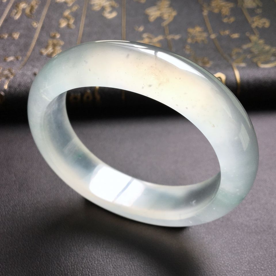 冰玻种略飘花贵妃镯(54.5mm-46.2mm)