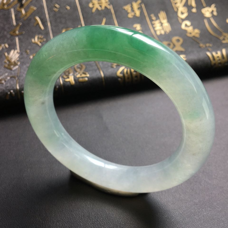 糯冰种飘绿花圆条手镯(56.4mm)