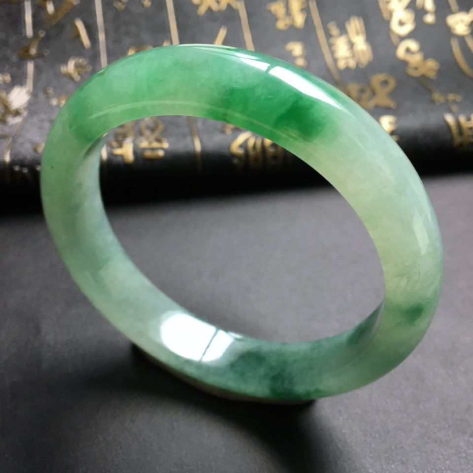 糯冰种飘花略带翠手镯(58.8mm)