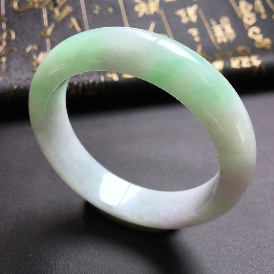 糯冰种略飘翠手镯(54.4mm)