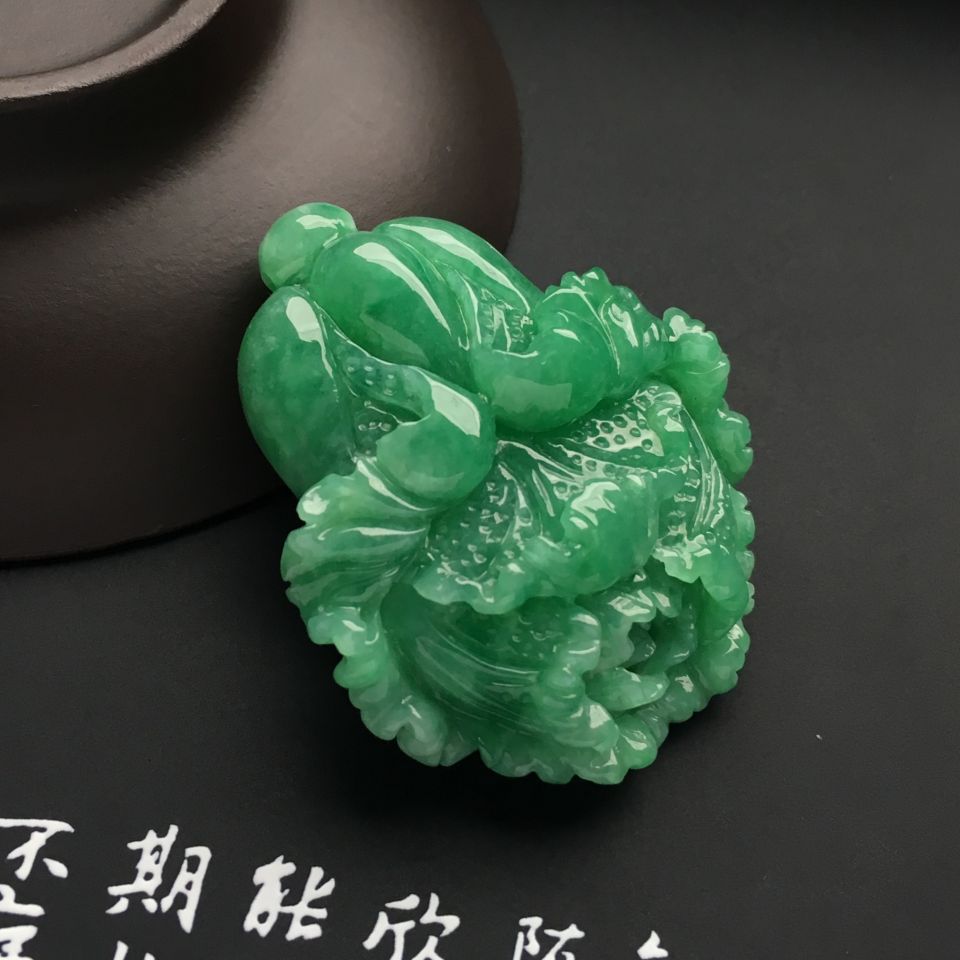 糯冰种豆绿白菜挂件