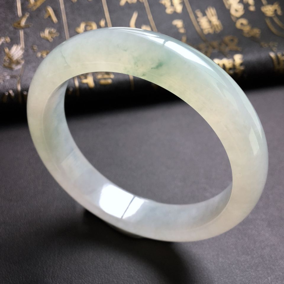 糯冰种略飘花手镯(57mm)