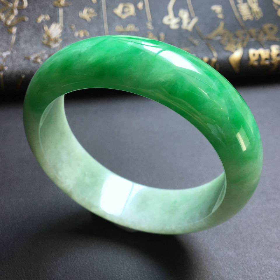 糯冰种翠色手镯(56.5mm)