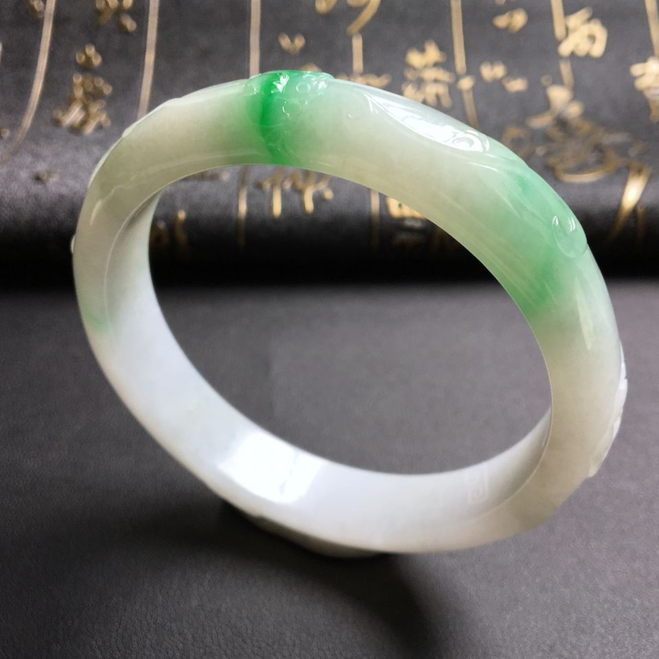 糯冰种飘翠雕花镯(56.5mm)