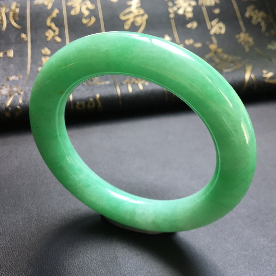 糯冰种豆绿圆条手镯(55.5mm)