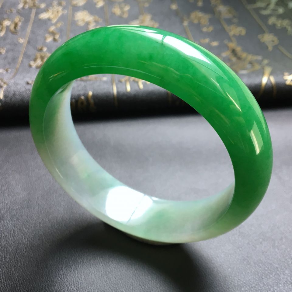 糯冰种阳绿手镯(58mm)