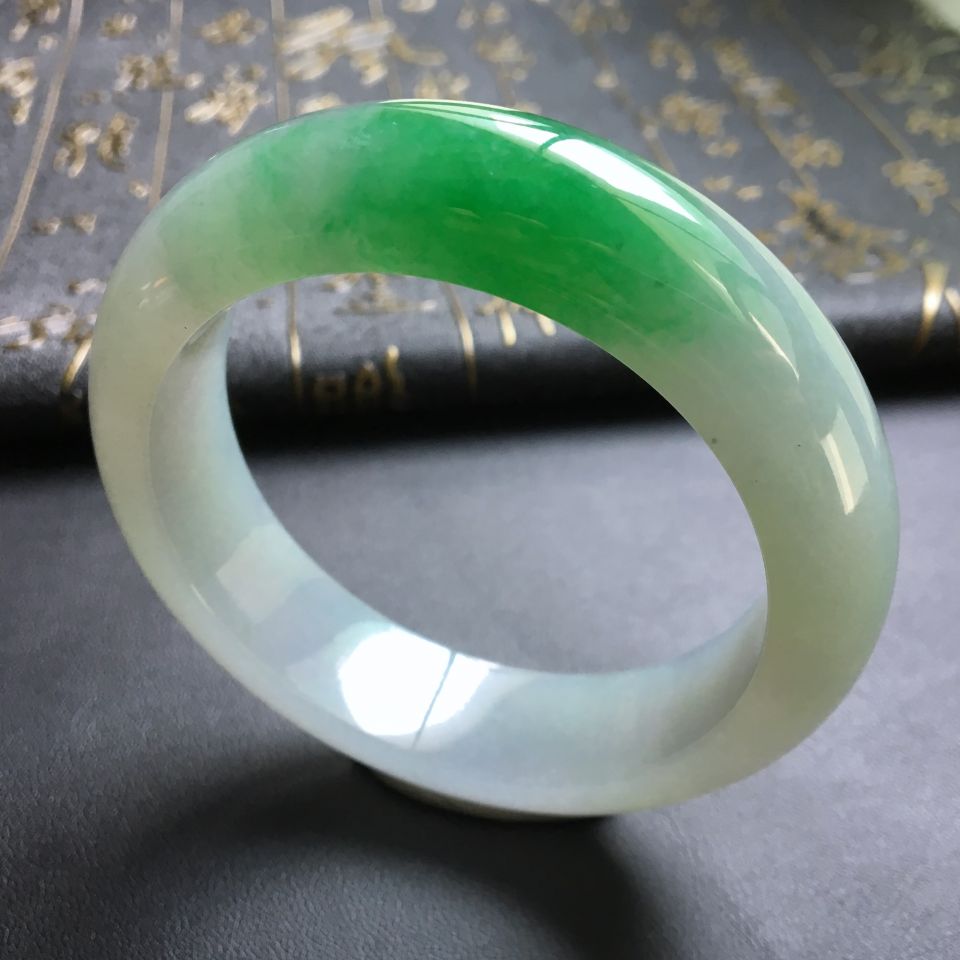 糯冰种飘阳绿手镯(58.5mm)