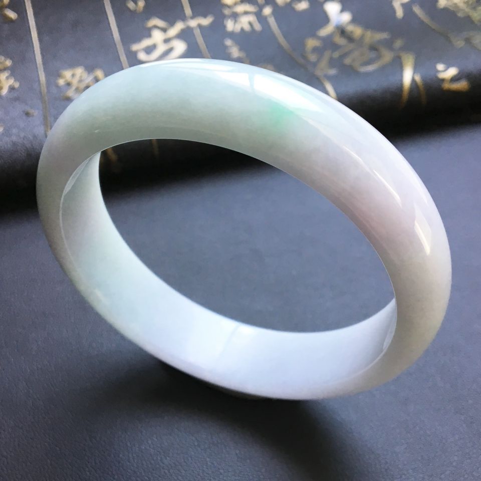 糯冰种略飘翠手镯(58.2mm)