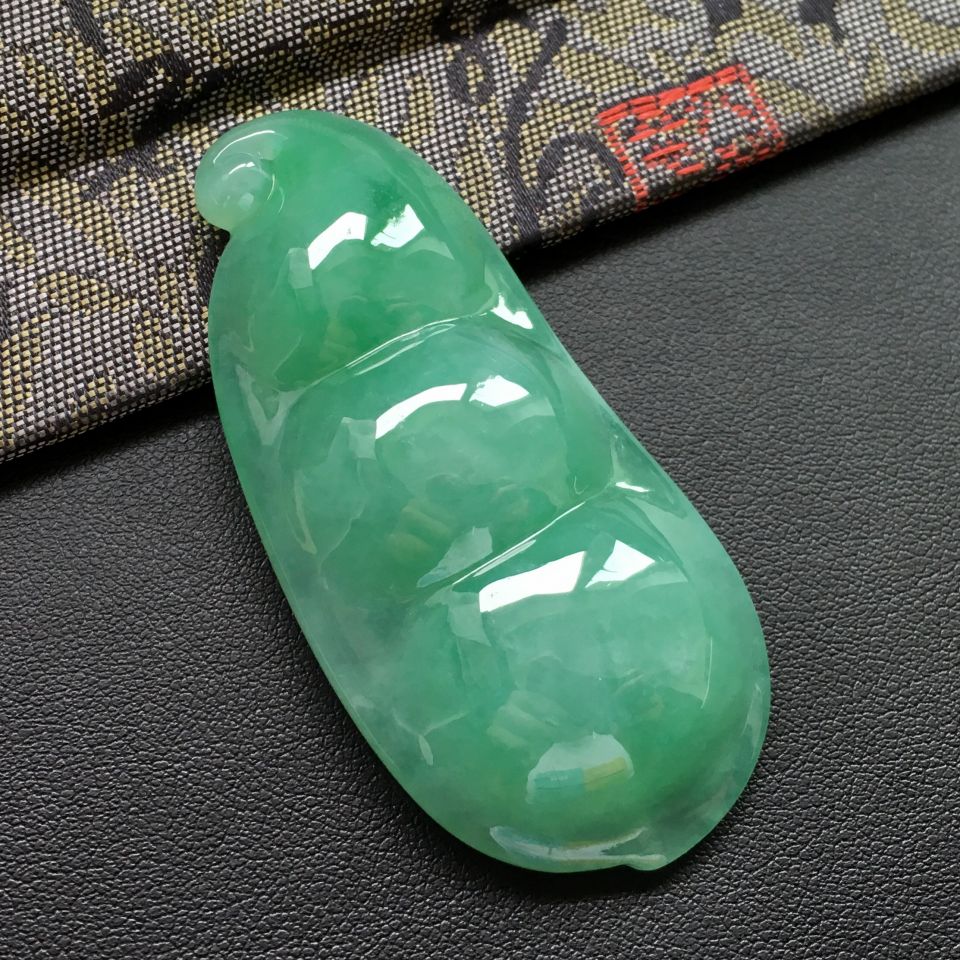 糯冰种豆色四季豆挂件