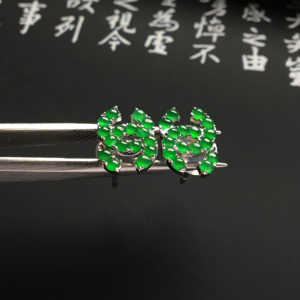 镶白金冰种翠色耳钉