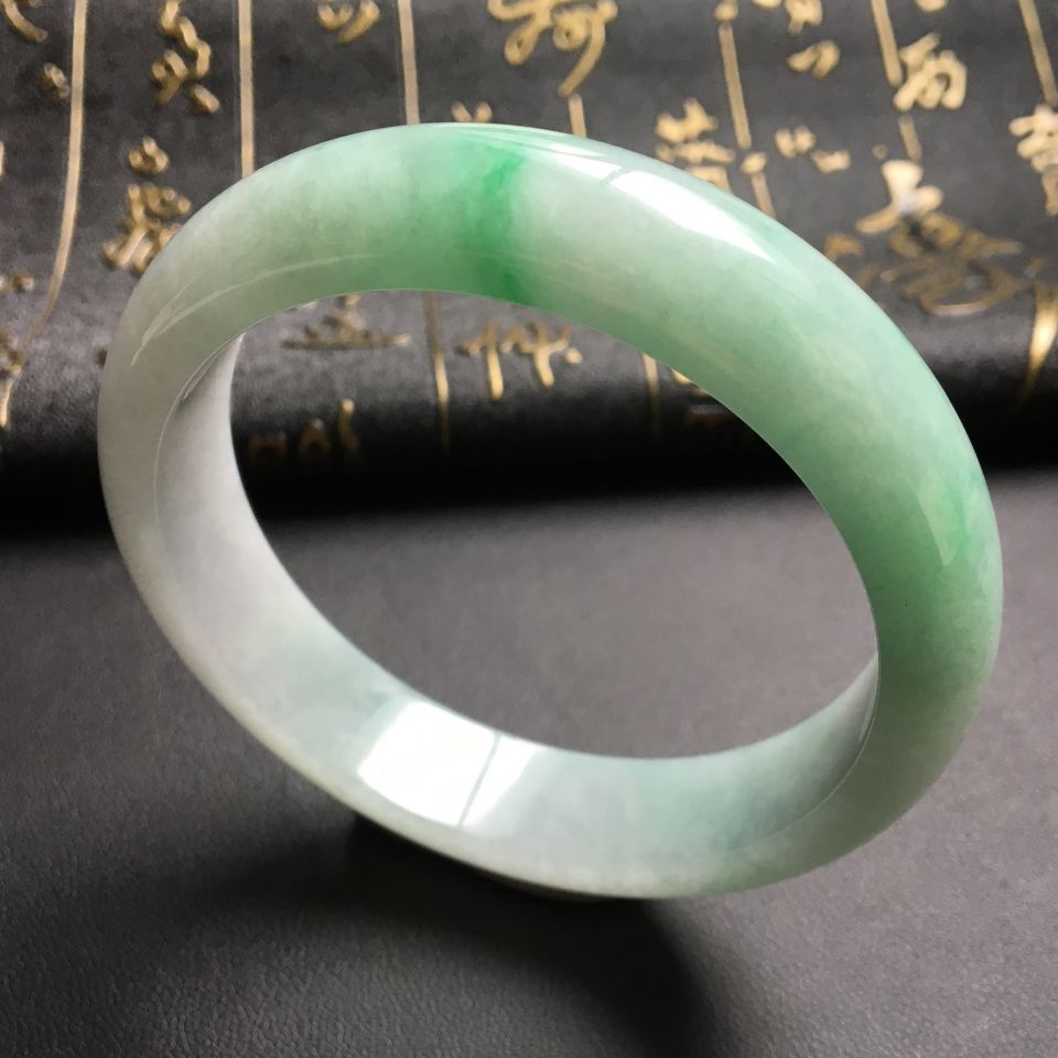 糯冰种略飘翠手镯(58.6mm)