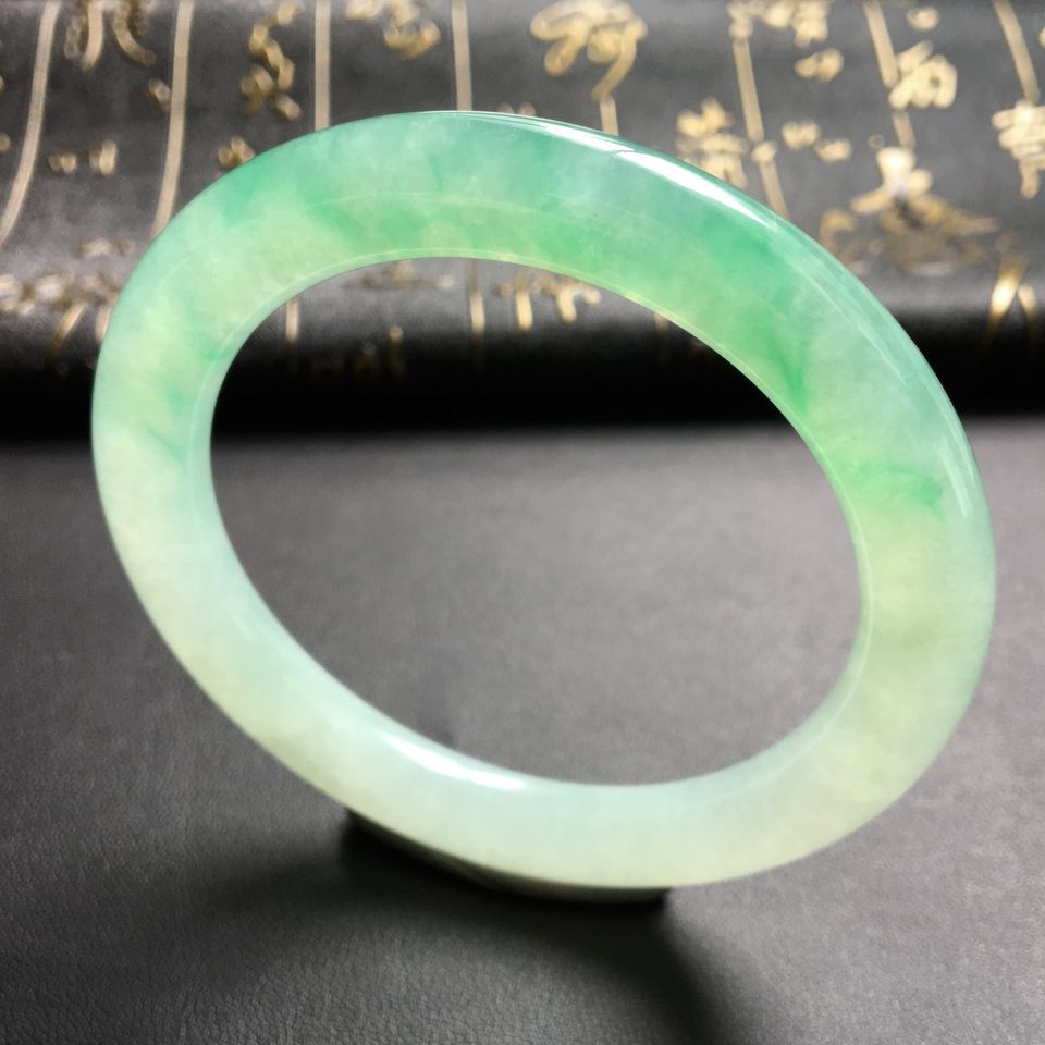 糯冰种飘绿花圆条手镯(56mm)