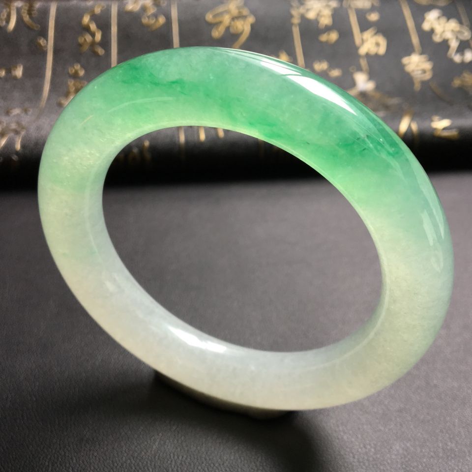 糯冰种晴水略飘绿花圆条手镯(55.6mm)