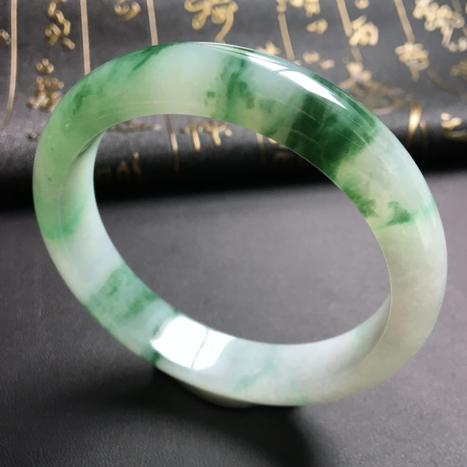 糯冰种飘绿花手镯(61.2mm)