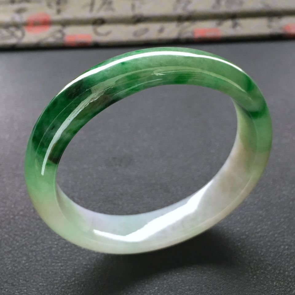 糯冰种癣加绿贵妃手镯(56mm-51.3mm)