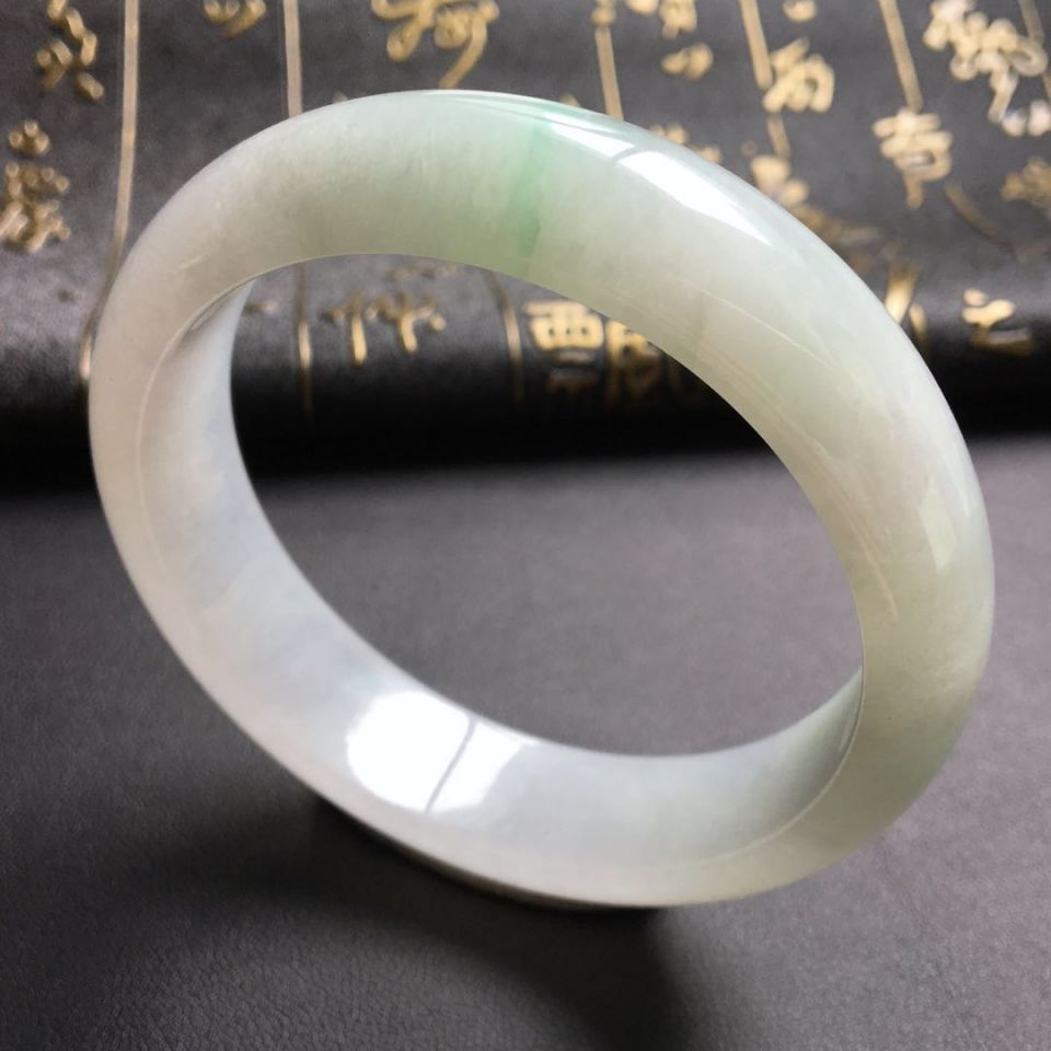 糯冰种略飘花手镯(58.3mm)