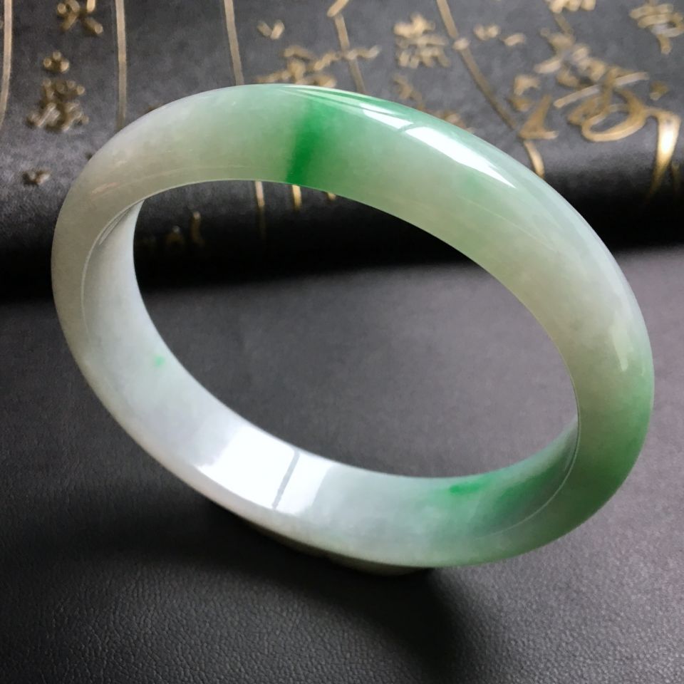 糯冰种飘翠贵妃镯(58mm-50mm)