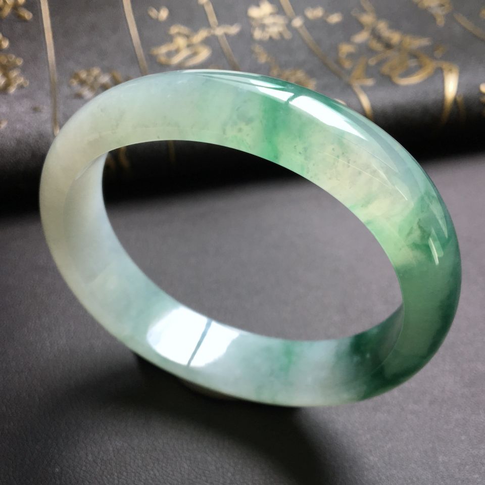 糯冰种飘花贵妃镯(54mm-47.2mm)