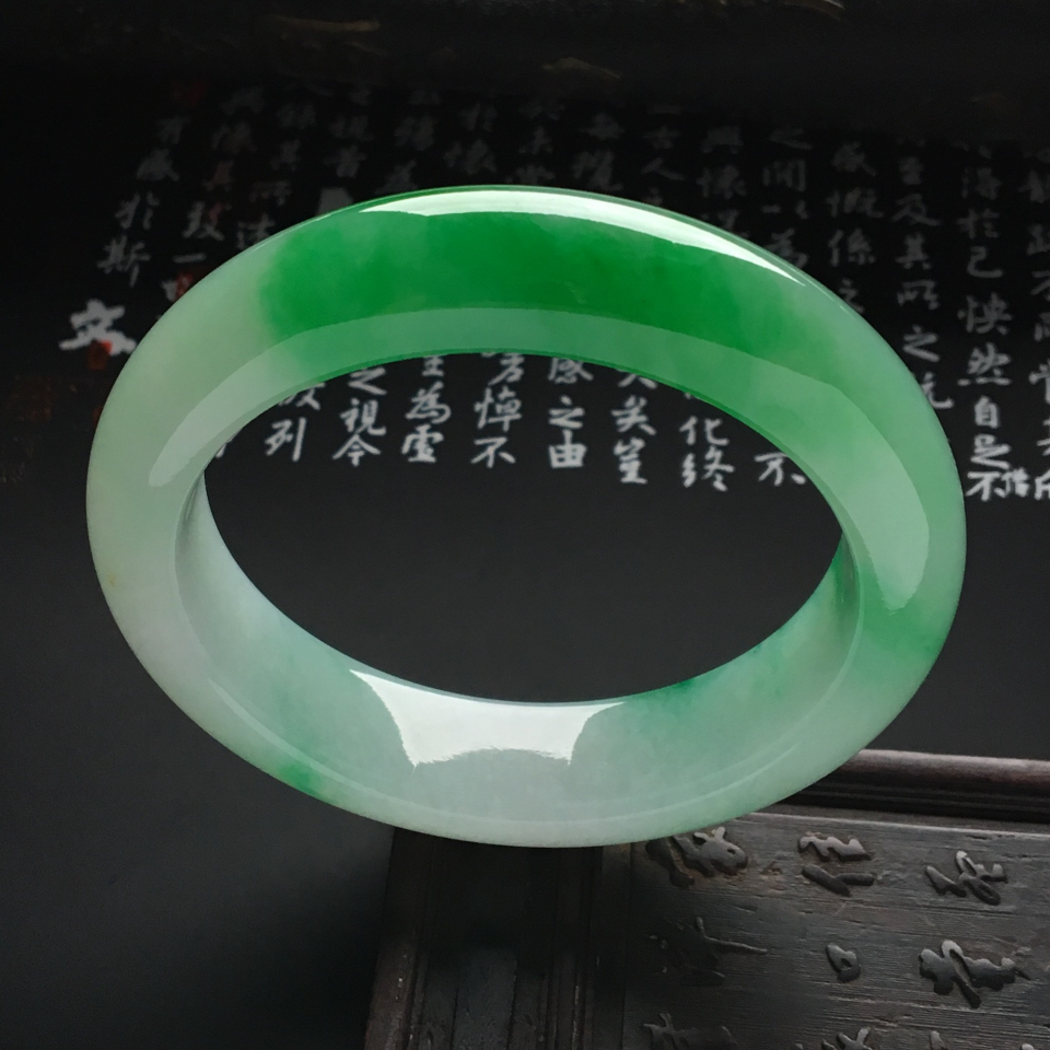 糯冰种飘阳绿手镯（55mm）