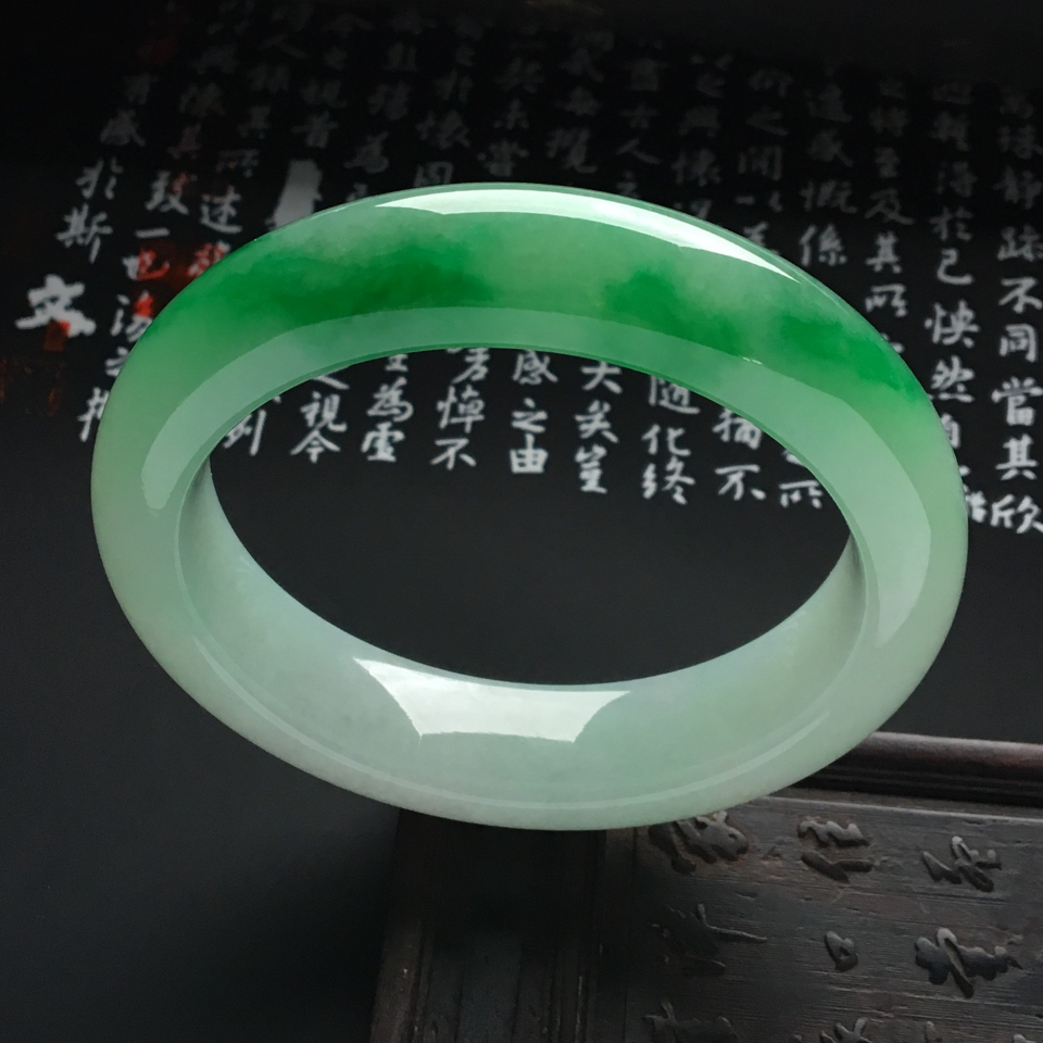 糯冰种飘阳绿手镯（56mm）