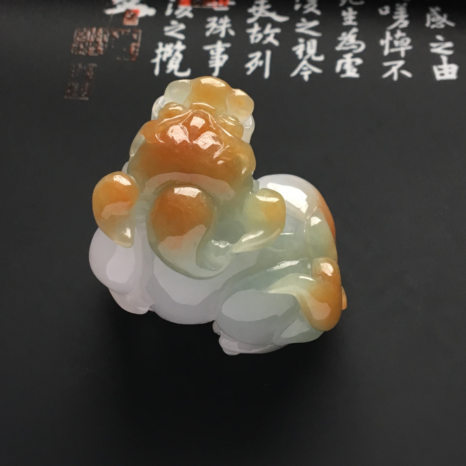 糯冰种淡晴水黄翡貔貅挂件
