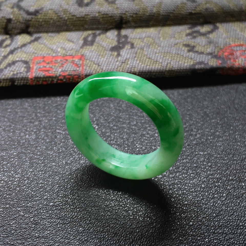 糯冰种飘翠指环