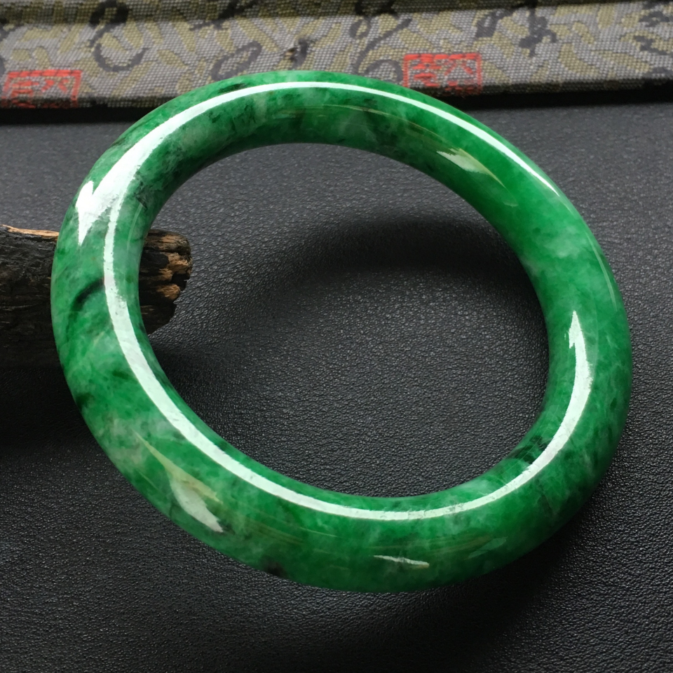 糯冰种癣加绿圆条手镯(58mm)