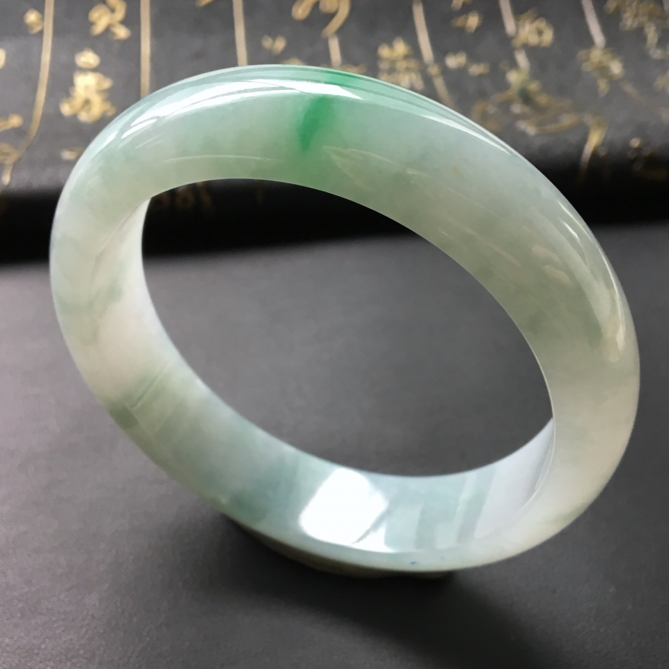 糯冰种略飘翠手镯(60.5mm)