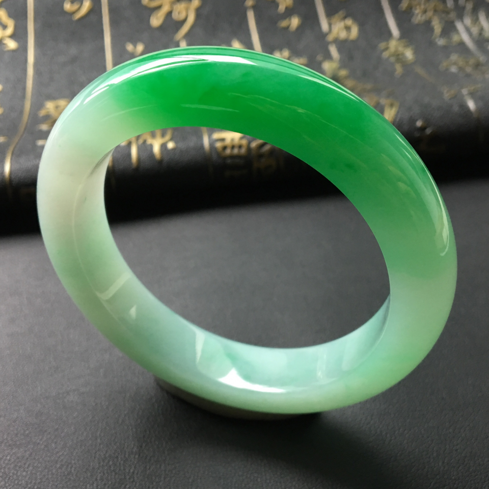 糯冰种飘阳绿手镯(54.6mm)