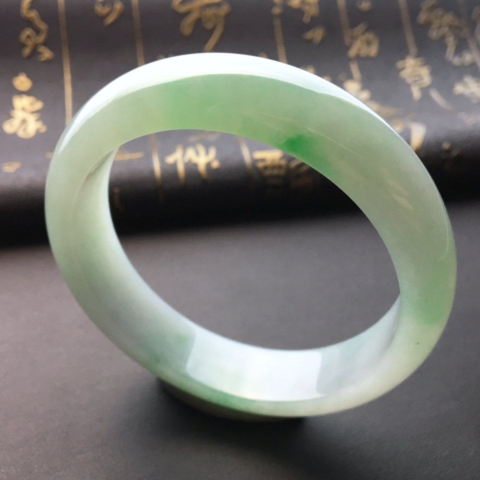 糯冰种略飘翠手镯(58.3mm)