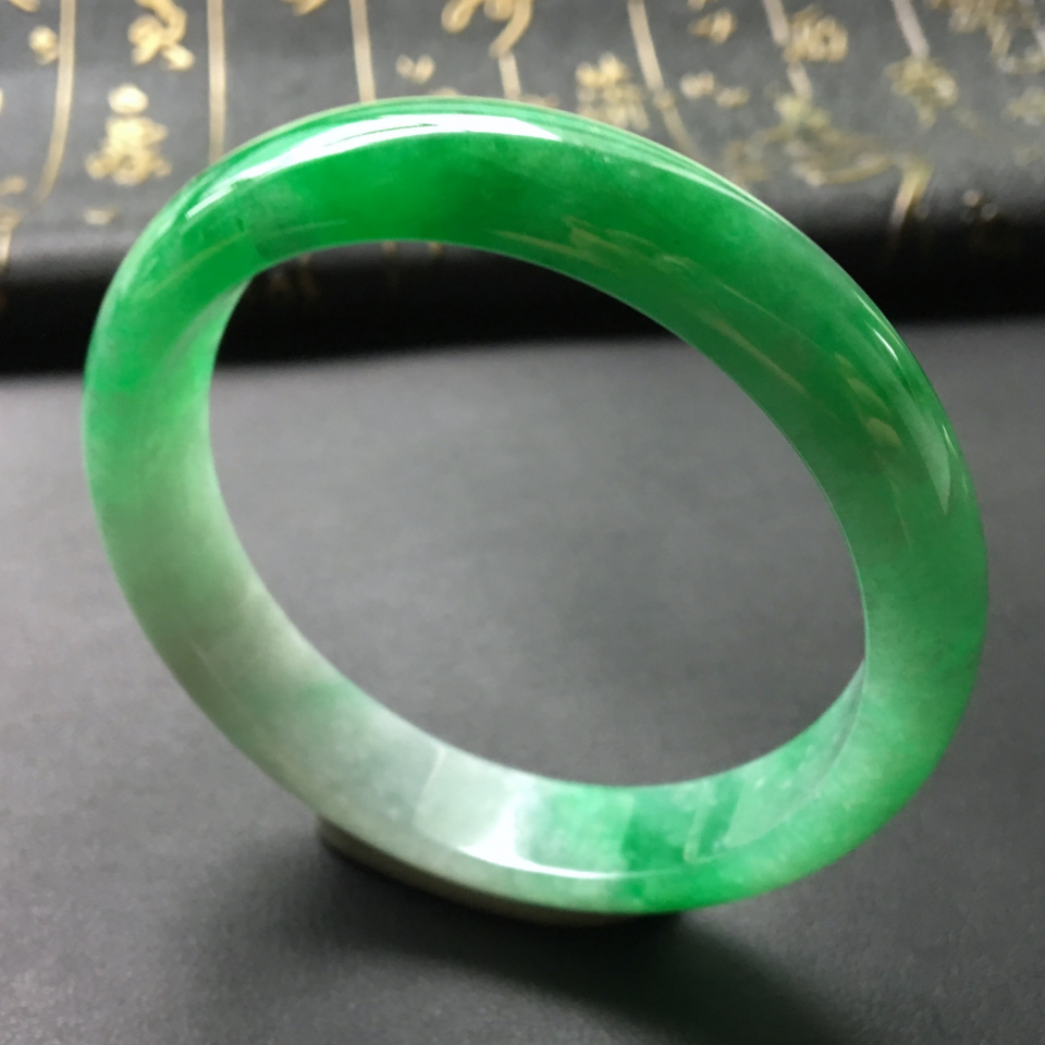 糯冰种阳绿手镯(58.2mm)