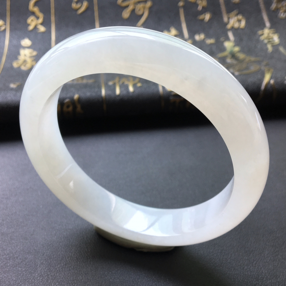 糯冰种淡晴水手镯(56.4mm)