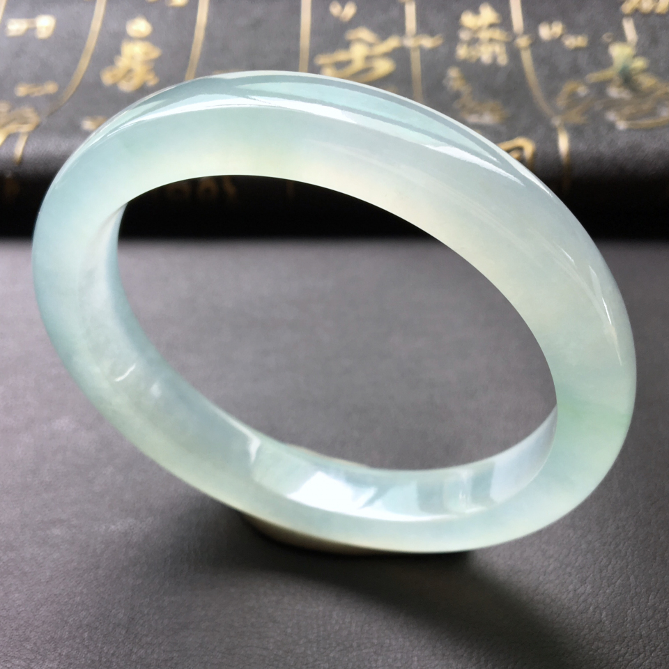 冰种晴水略飘花贵妃镯(58.5mm-51.8mm)