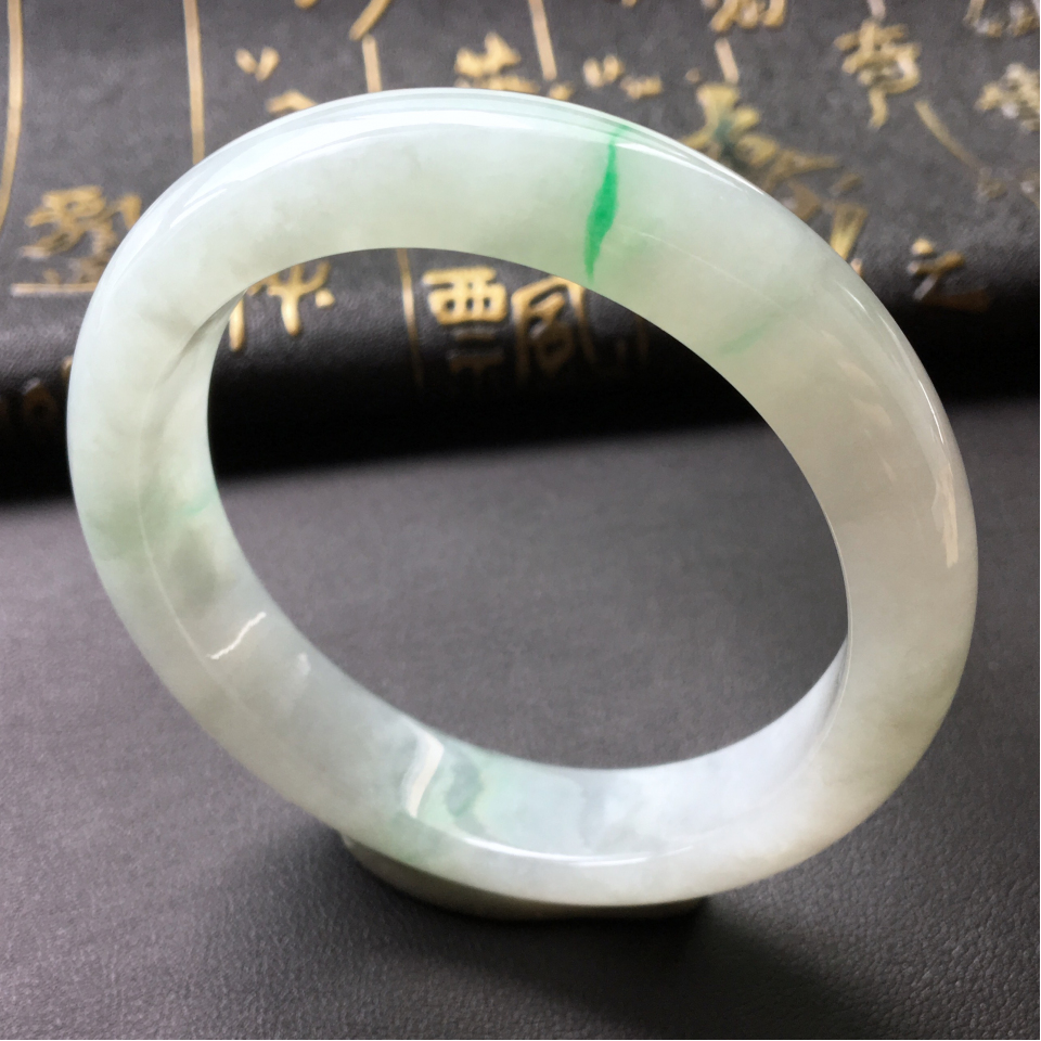 糯冰种略飘翠手镯(54mm)