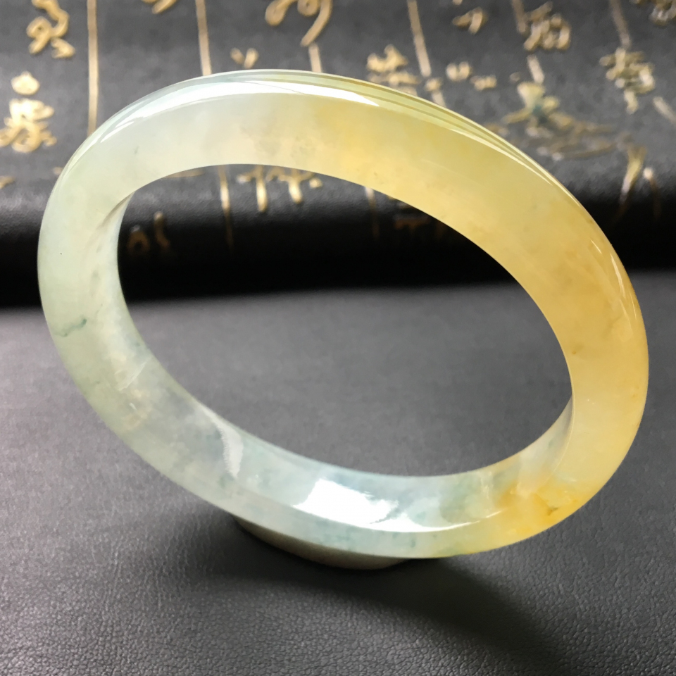 糯冰种黄翡略飘花贵妃镯(56.5mm-48.5mm)